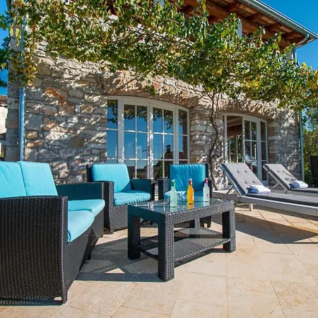 Villa Beautiful Stone House In Porec *