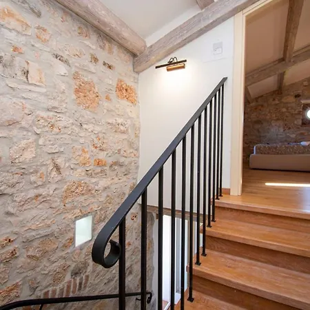 Beautiful Stone House In Porec *