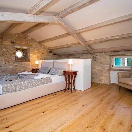 Villa Beautiful Stone House In Porec