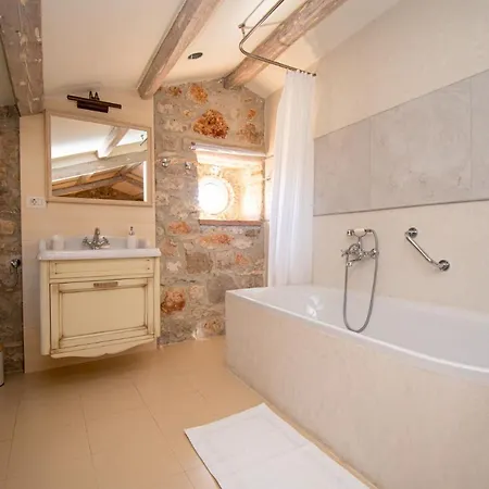 Beautiful Stone House In Porec Villa