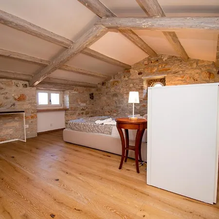 Villa Beautiful Stone House In Porec Kukci